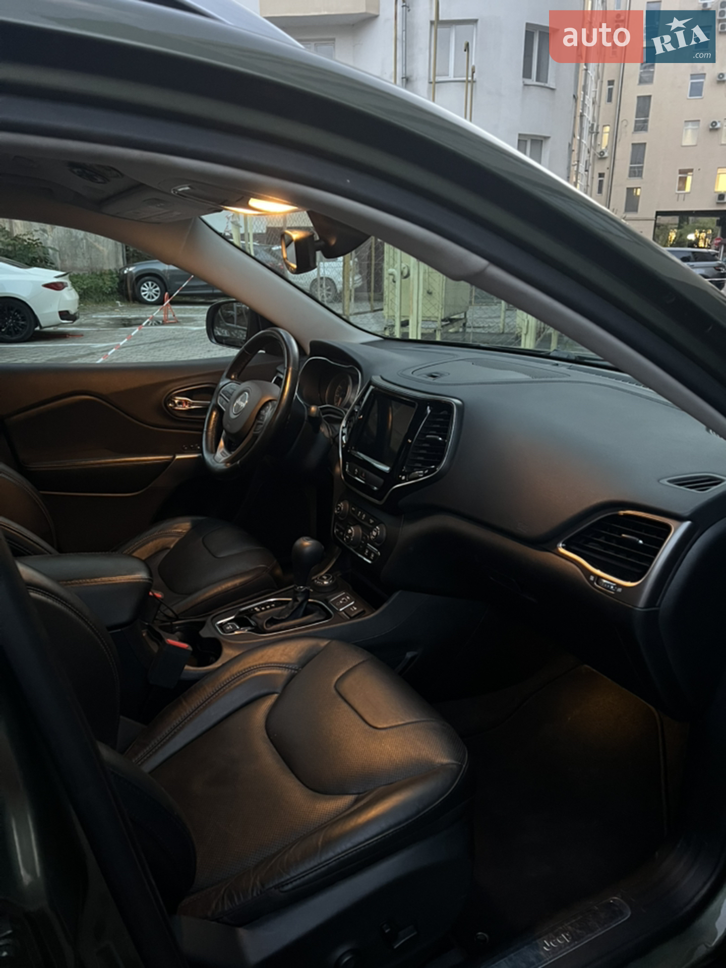2020 Jeep Cherokee - мініатюра 12