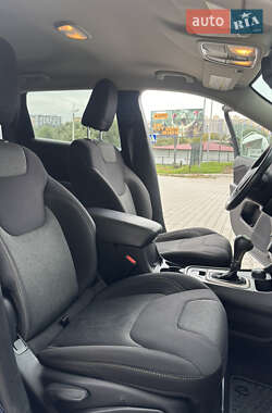Внедорожник / Кроссовер Jeep Cherokee 2014 в 