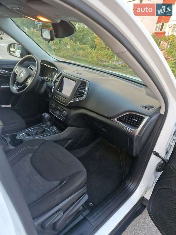 Внедорожник / Кроссовер Jeep Cherokee 2022 в Киеве