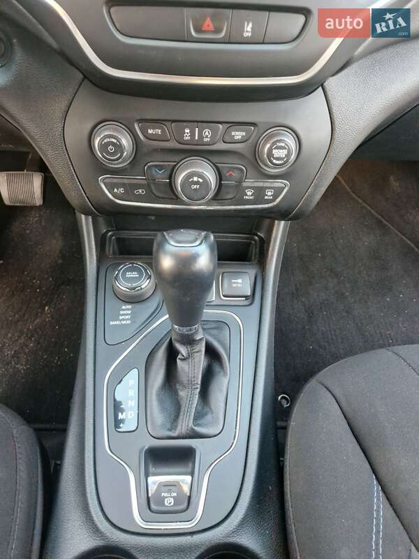 Внедорожник / Кроссовер Jeep Cherokee 2022 в Киеве