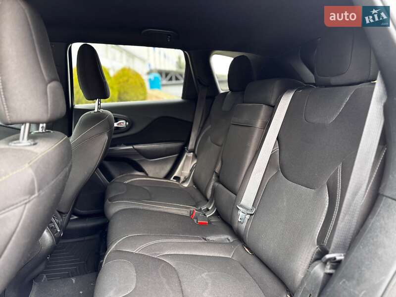 Позашляховик / Кросовер Jeep Cherokee 2015 в Івано-Франківську фото 84 Позашляховик / Кросовер Jeep Cherokee 2015 в Івано-Франківську