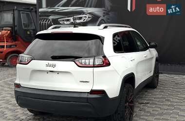 Внедорожник / Кроссовер Jeep Cherokee 2019 в 