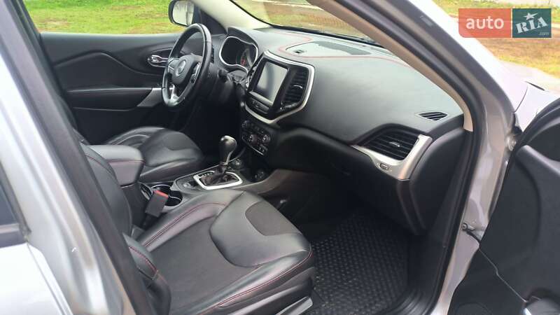 Внедорожник / Кроссовер Jeep Cherokee 2017 в Смеле фото 17 Внедорожник / Кроссовер Jeep Cherokee 2017 в Смеле