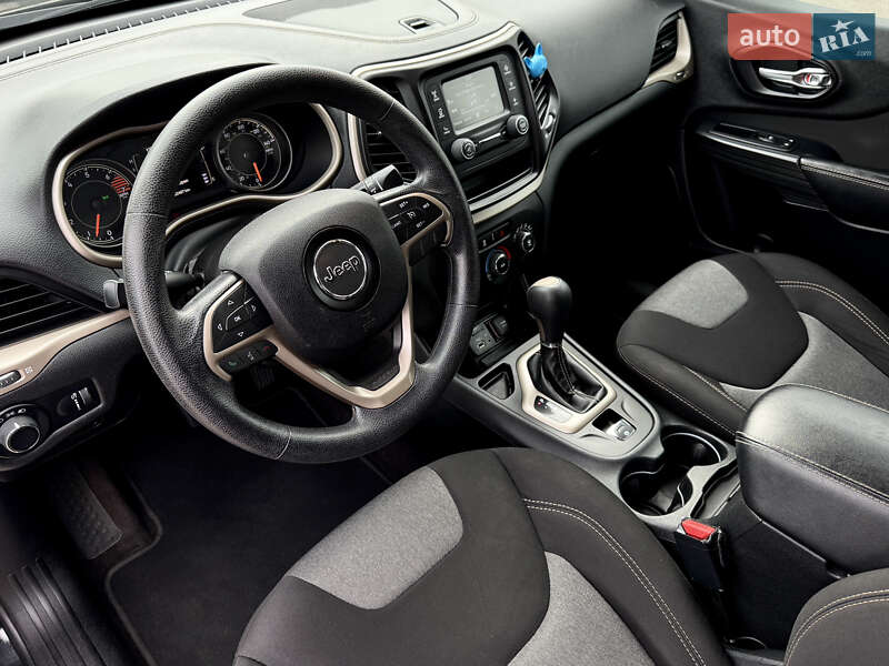 Внедорожник / Кроссовер Jeep Cherokee 2016 в Киеве