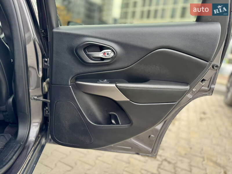 Позашляховик / Кросовер Jeep Cherokee 2019 в Львові фото 54 Позашляховик / Кросовер Jeep Cherokee 2019 в Львові