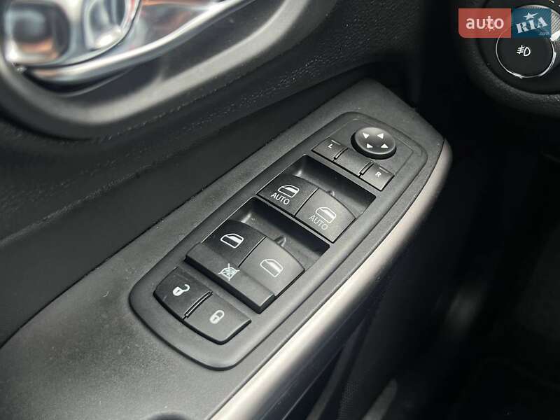 Внедорожник / Кроссовер Jeep Cherokee 2020 в Киеве