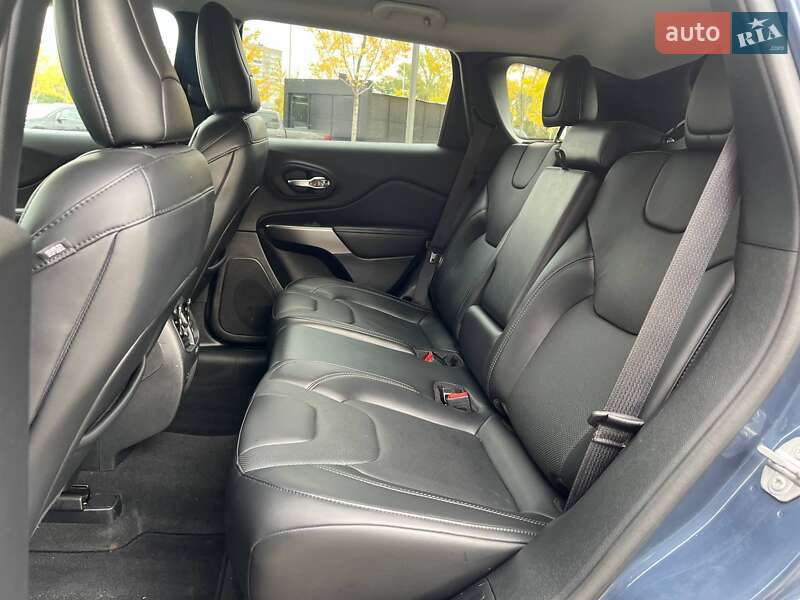 Внедорожник / Кроссовер Jeep Cherokee 2020 в Киеве