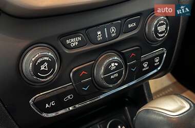 Внедорожник / Кроссовер Jeep Cherokee 2016 в 