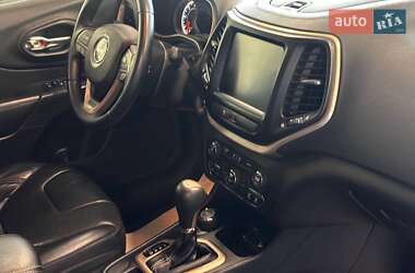 Внедорожник / Кроссовер Jeep Cherokee 2016 в 