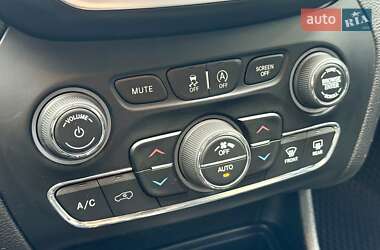 Внедорожник / Кроссовер Jeep Cherokee 2018 в 
