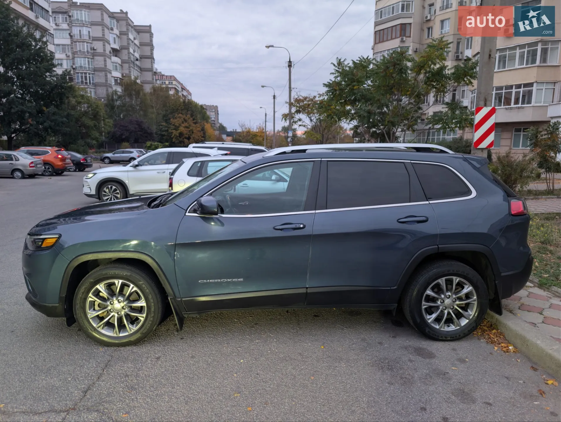 2019 Jeep Cherokee - мініатюра 12