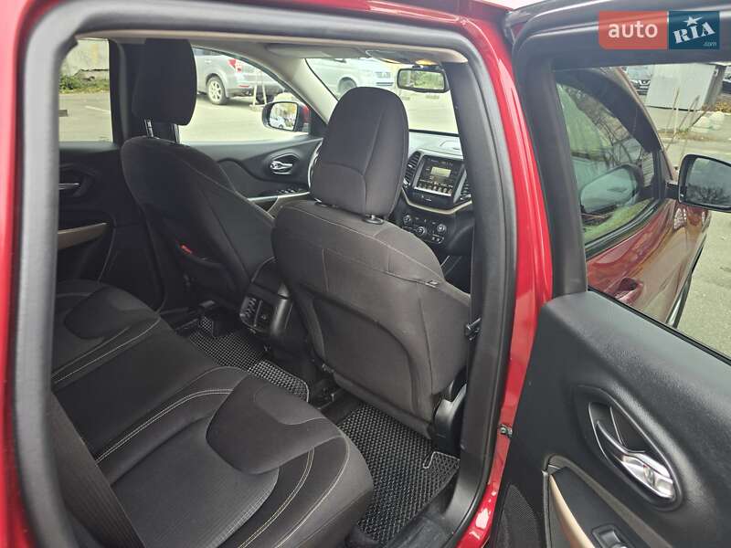 Внедорожник / Кроссовер Jeep Cherokee 2016 в Чернигове