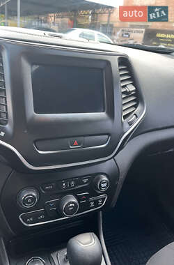Внедорожник / Кроссовер Jeep Cherokee 2019 в 