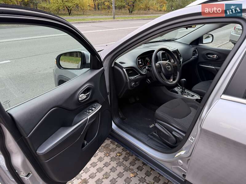 Внедорожник / Кроссовер Jeep Cherokee 2018 в Киеве