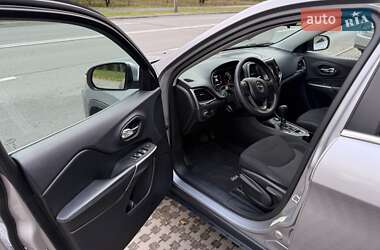 Внедорожник / Кроссовер Jeep Cherokee 2018 в 