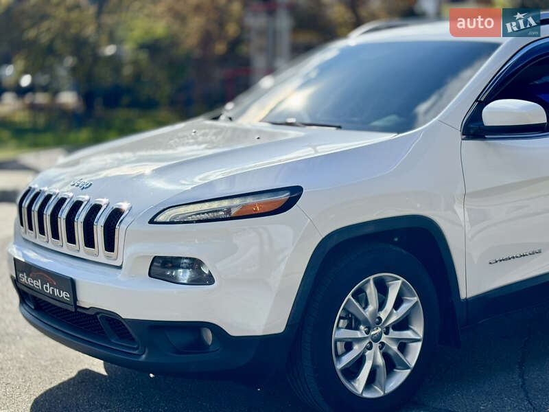 Позашляховик / Кросовер Jeep Cherokee 2015 в 