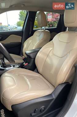Внедорожник / Кроссовер Jeep Cherokee 2016 в 