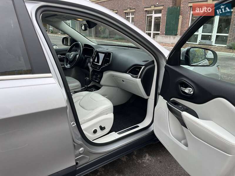 Позашляховик / Кросовер Jeep Cherokee 2019 в Києві