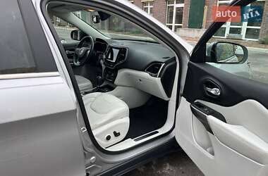Внедорожник / Кроссовер Jeep Cherokee 2019 в 