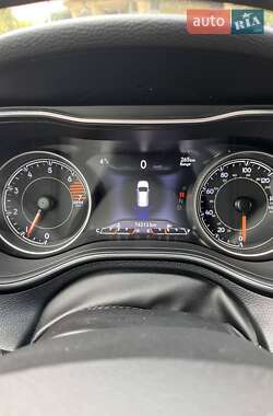 Внедорожник / Кроссовер Jeep Cherokee 2019 в 