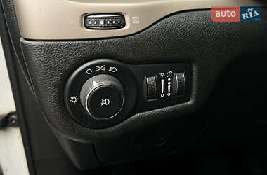 Внедорожник / Кроссовер Jeep Cherokee 2014 в 