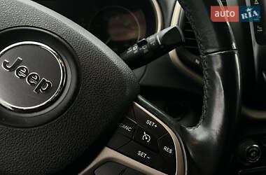 Внедорожник / Кроссовер Jeep Cherokee 2014 в 