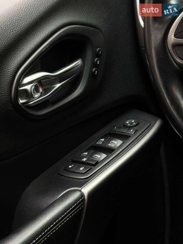 Внедорожник / Кроссовер Jeep Cherokee 2019 в Новомосковске фото 29 Внедорожник / Кроссовер Jeep Cherokee 2019 в Новомосковске