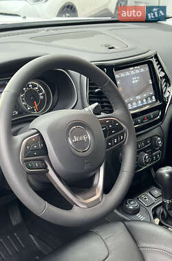 Внедорожник / Кроссовер Jeep Cherokee 2022 в 