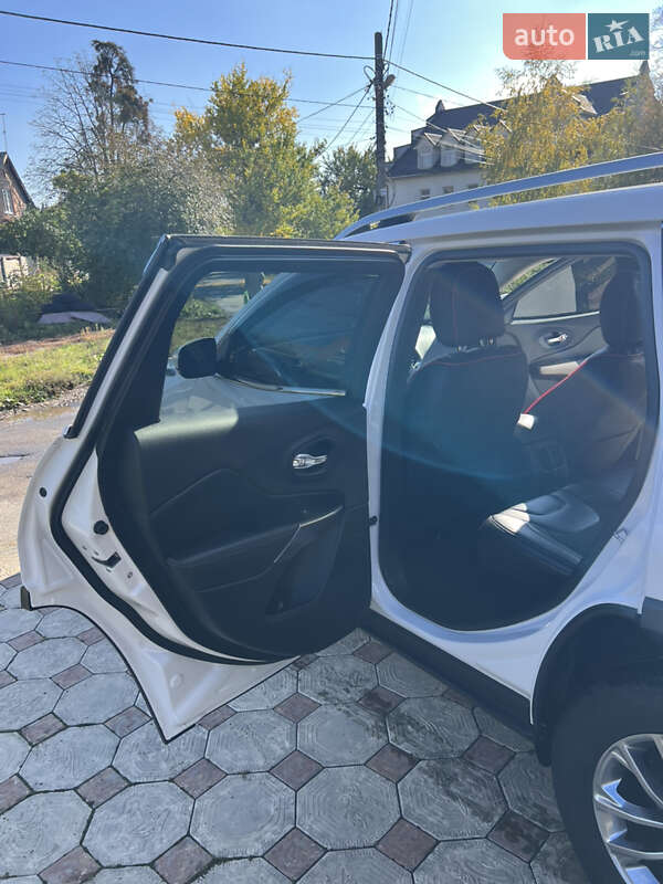 Внедорожник / Кроссовер Jeep Cherokee 2018 в Харькове