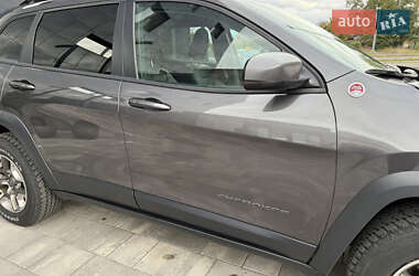 Внедорожник / Кроссовер Jeep Cherokee 2019 в 