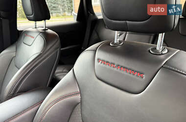 Внедорожник / Кроссовер Jeep Cherokee 2019 в 