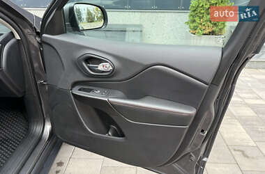 Внедорожник / Кроссовер Jeep Cherokee 2019 в 