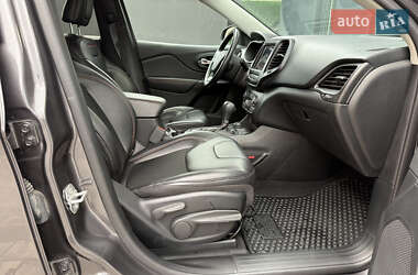 Внедорожник / Кроссовер Jeep Cherokee 2019 в 