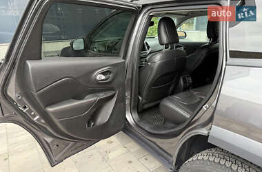 Внедорожник / Кроссовер Jeep Cherokee 2019 в 