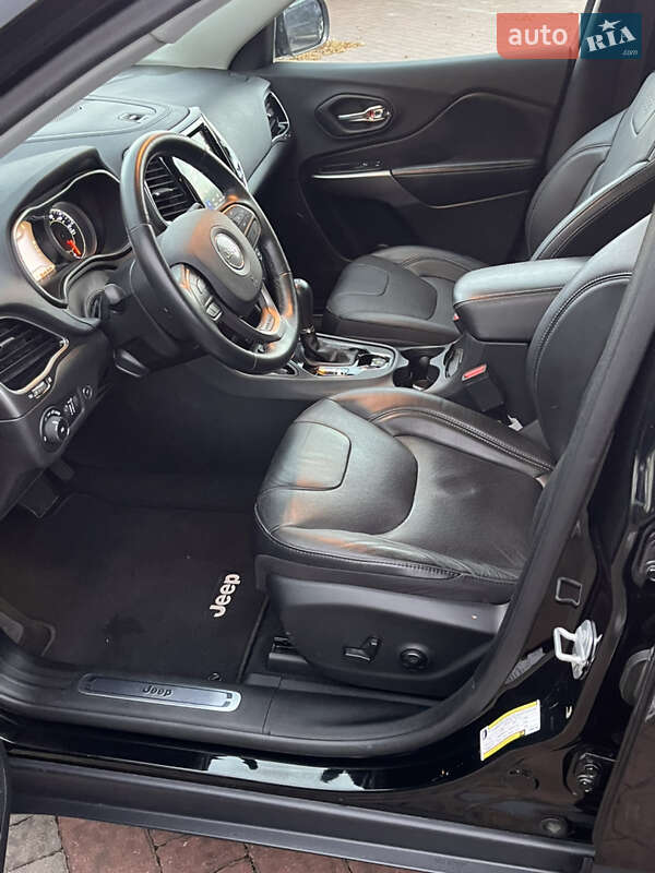 Внедорожник / Кроссовер Jeep Cherokee 2019 в Львове