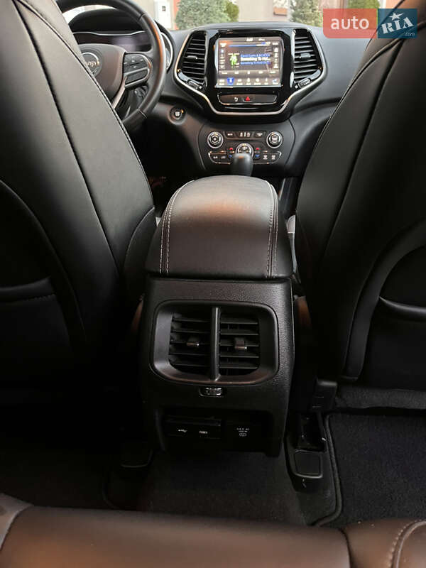 Внедорожник / Кроссовер Jeep Cherokee 2019 в Львове