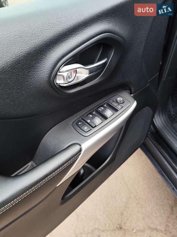 Позашляховик / Кросовер Jeep Cherokee 2017 в Чернігові фото 26 Позашляховик / Кросовер Jeep Cherokee 2017 в Чернігові