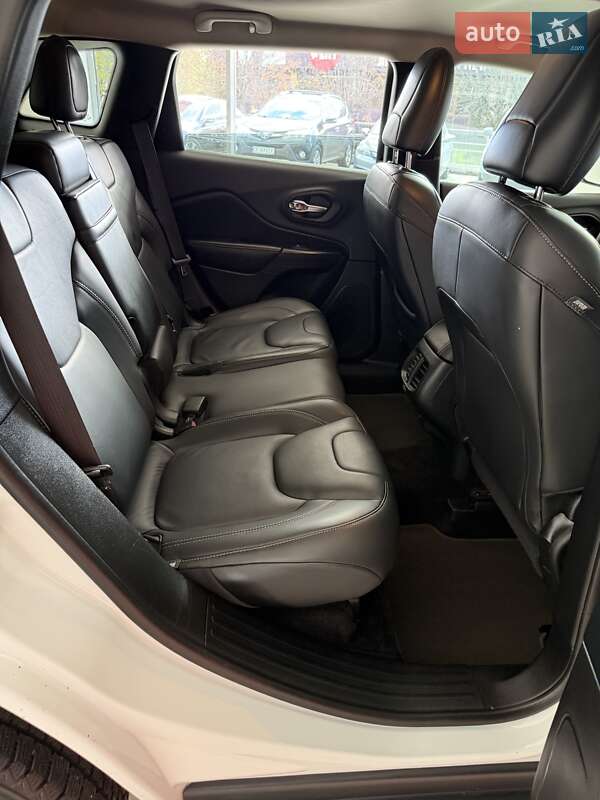 Внедорожник / Кроссовер Jeep Cherokee 2015 в Черновцах фото 52 Внедорожник / Кроссовер Jeep Cherokee 2015 в Черновцах