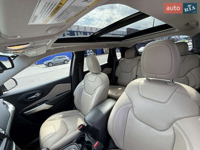 Внедорожник / Кроссовер Jeep Cherokee 2016 в Полтаве