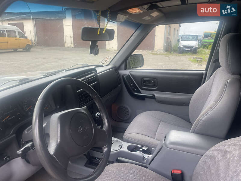 Внедорожник / Кроссовер Jeep Cherokee 1998 в Золочеве