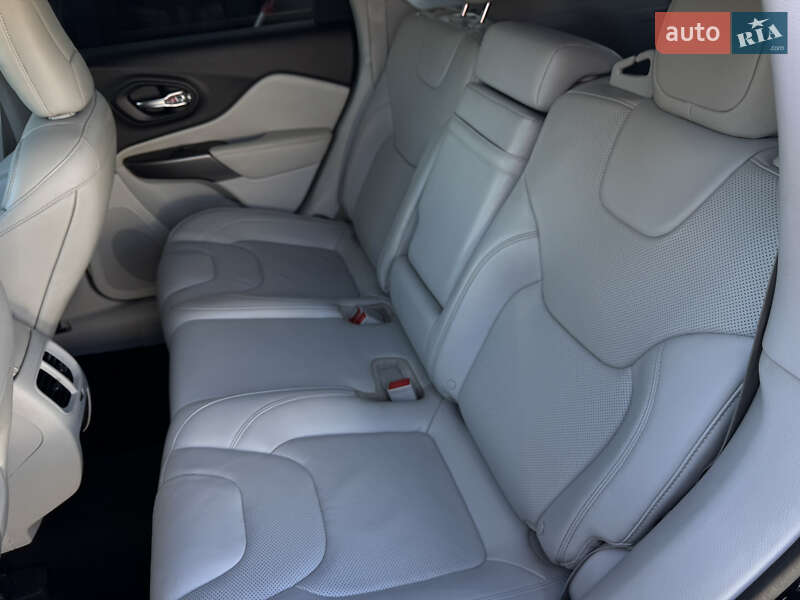 Внедорожник / Кроссовер Jeep Cherokee 2019 в Калуше