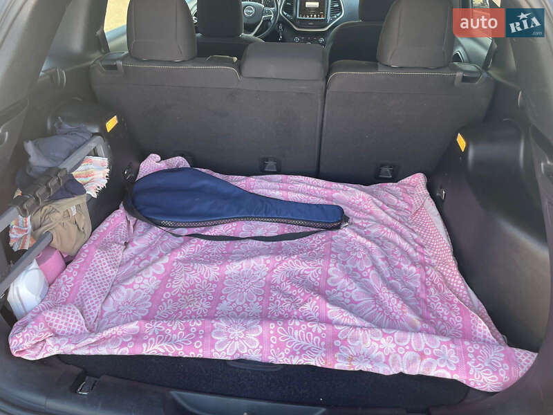 Внедорожник / Кроссовер Jeep Cherokee 2015 в Киеве фото 37 Внедорожник / Кроссовер Jeep Cherokee 2015 в Киеве