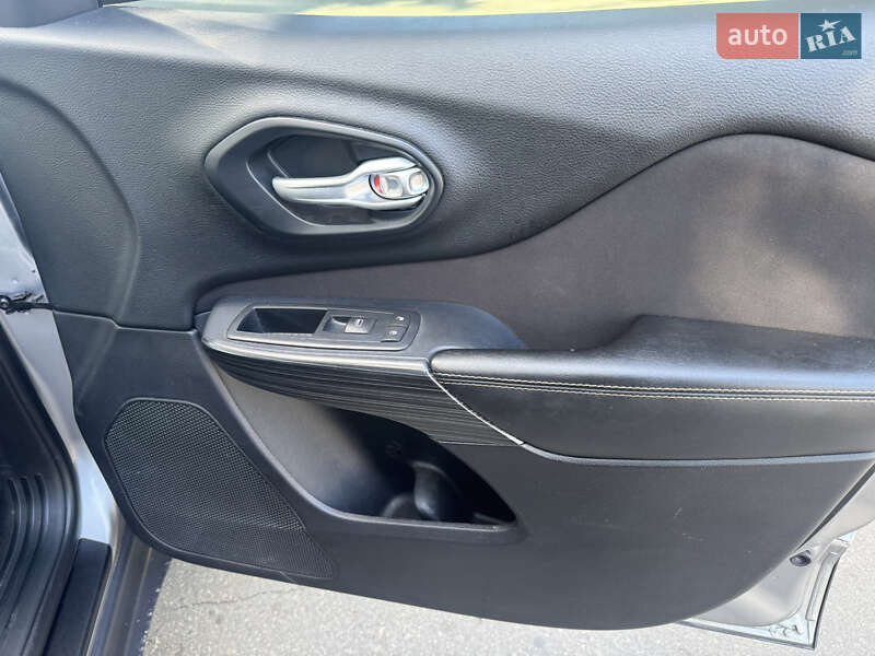 Внедорожник / Кроссовер Jeep Cherokee 2016 в Лубнах фото 13 Внедорожник / Кроссовер Jeep Cherokee 2016 в Лубнах