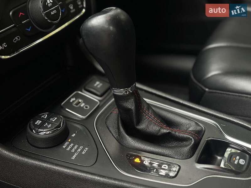 Внедорожник / Кроссовер Jeep Cherokee 2018 в Киеве фото 30 Внедорожник / Кроссовер Jeep Cherokee 2018 в Киеве