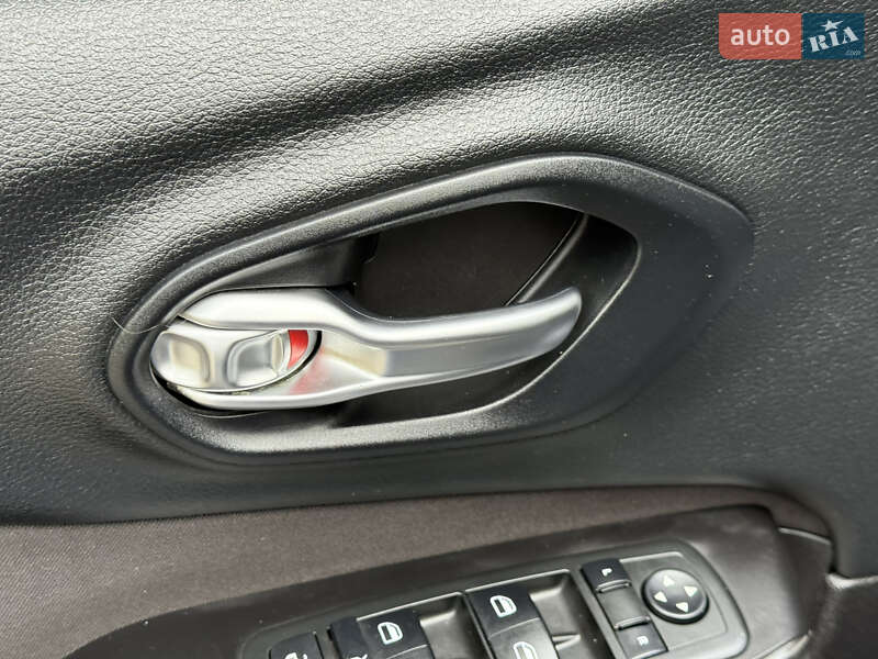 Внедорожник / Кроссовер Jeep Cherokee 2014 в Днепре фото 39 Внедорожник / Кроссовер Jeep Cherokee 2014 в Днепре