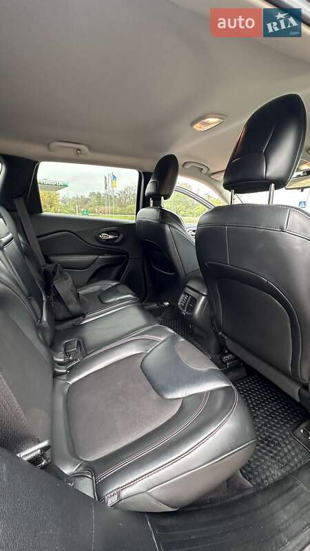 Внедорожник / Кроссовер Jeep Cherokee 2017 в Житомире