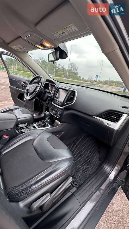 Внедорожник / Кроссовер Jeep Cherokee 2017 в Житомире