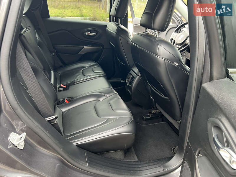 Внедорожник / Кроссовер Jeep Cherokee 2019 в Чернигове