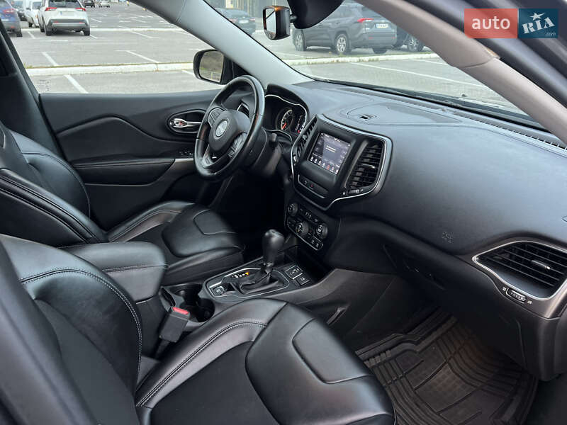 Внедорожник / Кроссовер Jeep Cherokee 2018 в Киеве фото 24 Внедорожник / Кроссовер Jeep Cherokee 2018 в Киеве