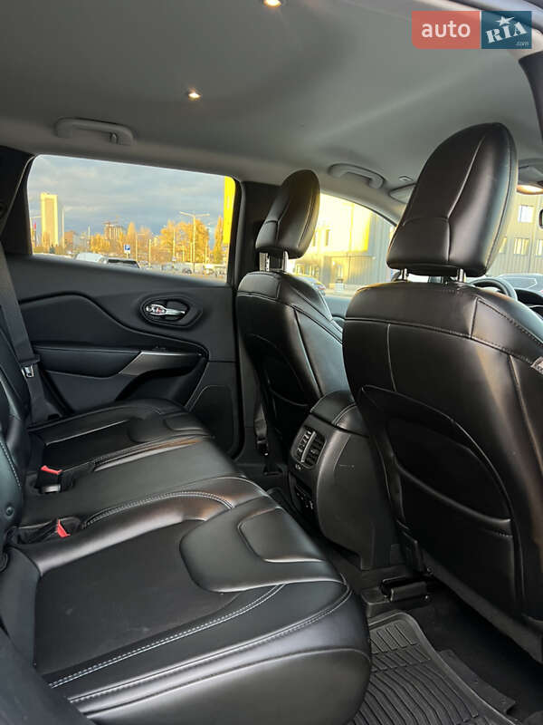 Внедорожник / Кроссовер Jeep Cherokee 2018 в Киеве фото 34 Внедорожник / Кроссовер Jeep Cherokee 2018 в Киеве